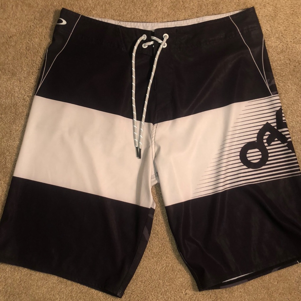 Men’s 33 Oakley Regular Fit